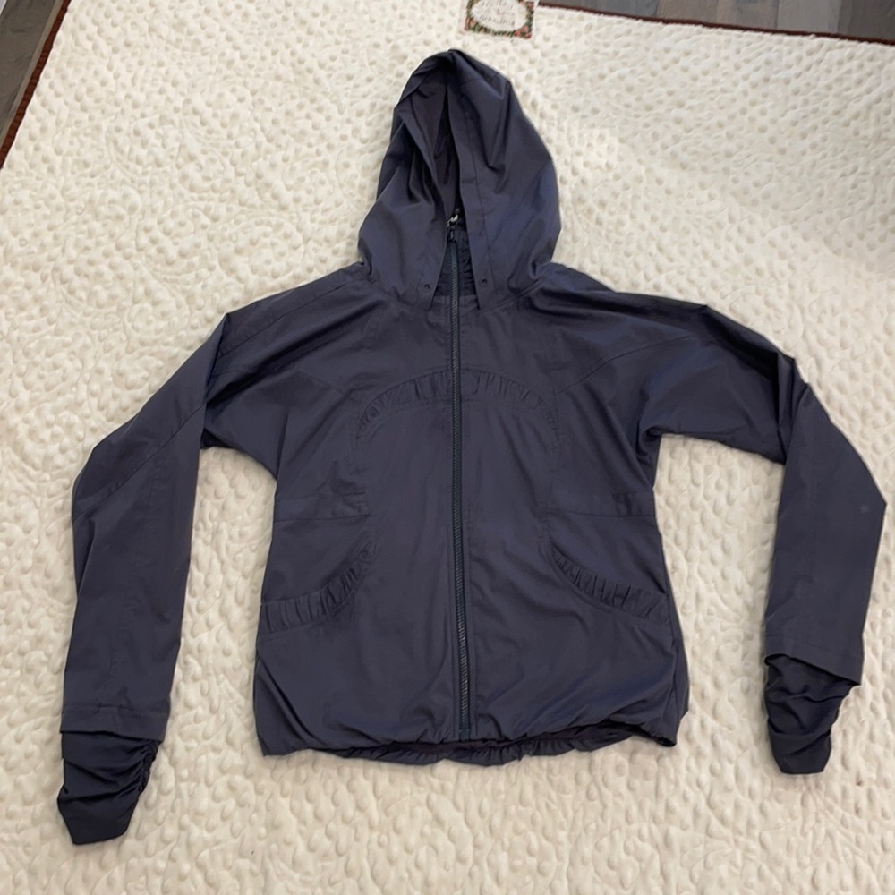 Lululemon zip up hoodie, perfect wind breaker